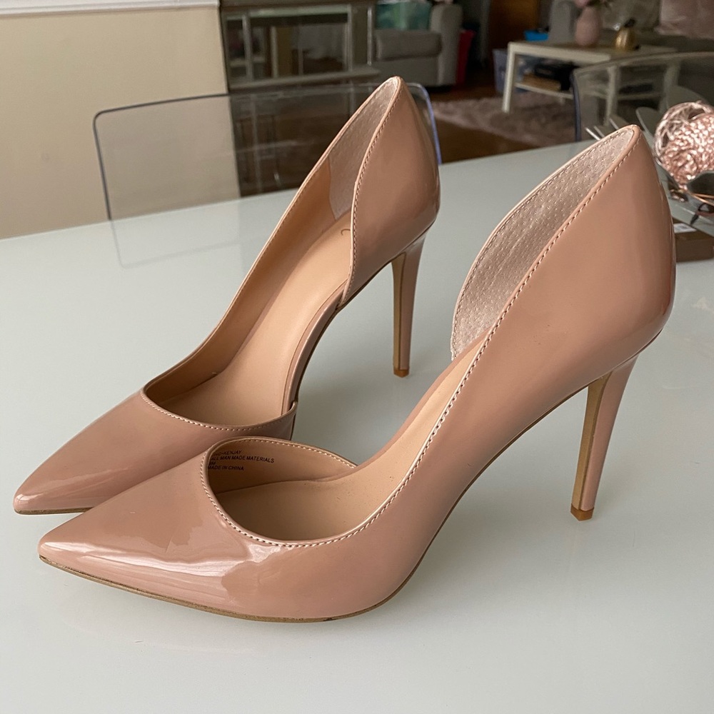 NWOT Nude Pumps